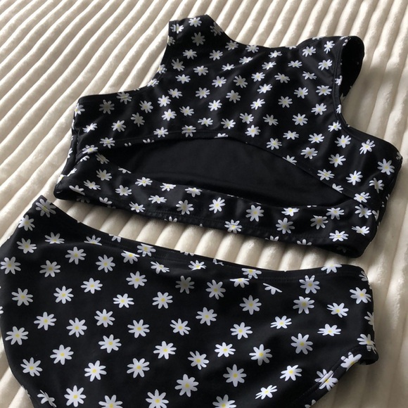 Old Navy Girls Bikini Top and Bottoms - Picture 4 of 4